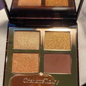 Eye shadow quad
